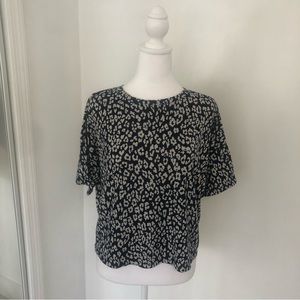 BANANA REPUBLIC Women’s Animal Print Short Sleeve Drop Shoulder Cropped top Sz S